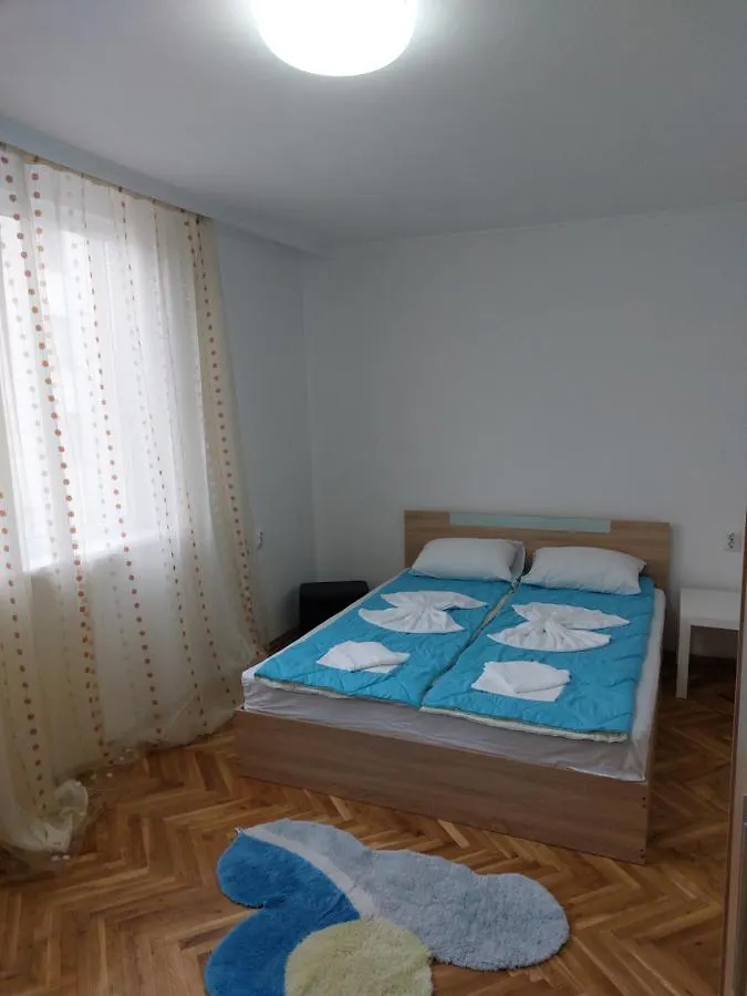 White Home Burgas 0*,